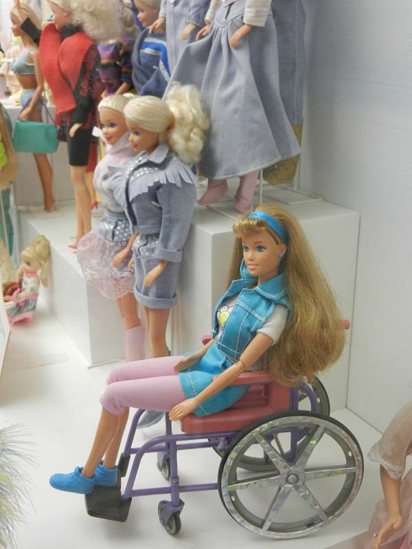 V posledních letech se společnost Mattel snaží tvořit nejrůznější panenky Barbie, které budou reflektovat jejich malé majitelky. Vznikají proto třeba i hendikepované Barbie.