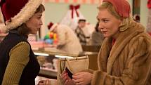 CAROL. V zahajovacím filmu Todda Haynese uvidíme Rooney Maru a Cate Blanchettovou. 