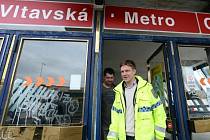 Předseda Krizového štábu hl. m. Prahy Tomáš Hudeček při kontrole stanice metra Vltavská.