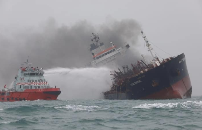 V hongkongských vodách hoří vietnamský tanker