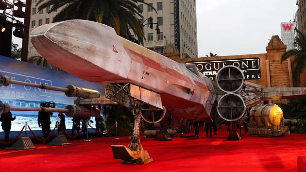 Replika slavné stíhačky X-wing z filmové série Hvězdné války.