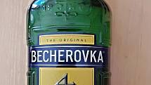 Likér Becherovka má tradici dlouhou 125 let. Připravuje se podle tajné receptury.