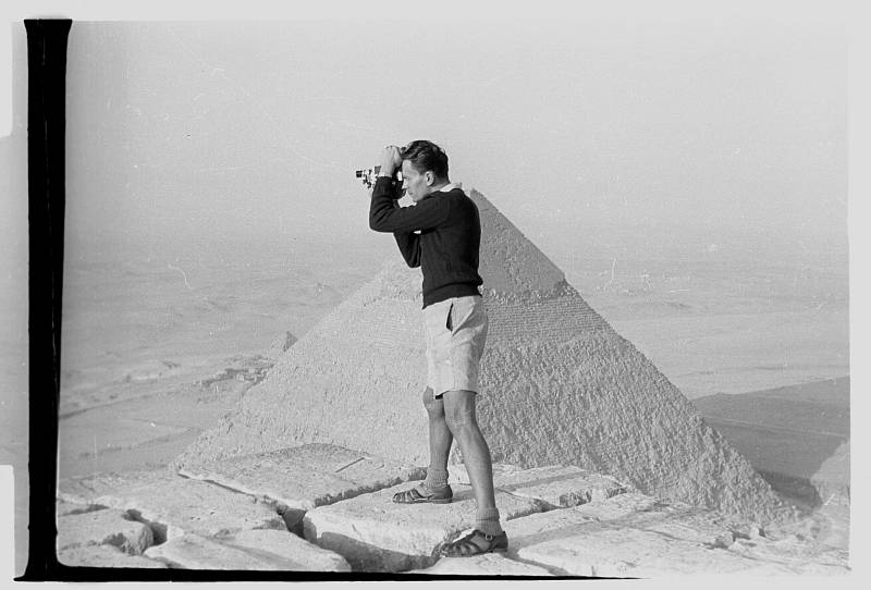 „Nocovali jsme na špičce Cheopsovy pyramidy. Tehdy to bylo ještě možné, byl to nezapomenutelný zážitek. Sledovali jsme, jak hluboko pod námi z Nilu vychází slunce,“ vyprávěl Zikmund