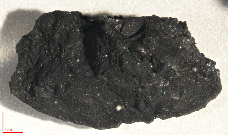 Vzorek horniny z povrchu Ryugu.