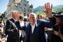 Bývalý předseda FIFA Joseph Blatter u soudní budovy ve švýcarském městě Bellinzona.