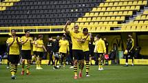 Fotbalisté Dortmundu po výhře nad Schalke