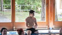 Součástí rehabilitace během Fitness days bylo i cvičení v bazénu. Ve vodě lidé své protézy nepotřebují