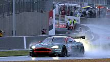 Le Mans 2007 a Aston Martin DBR 9, ve třídě GT1 Engemu triumf unikl o sedm kol.