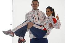 Ondřej Synek a Tereza Huříková stáli 21. března v Praze modely pro focení olympijské kolekce oblečení.