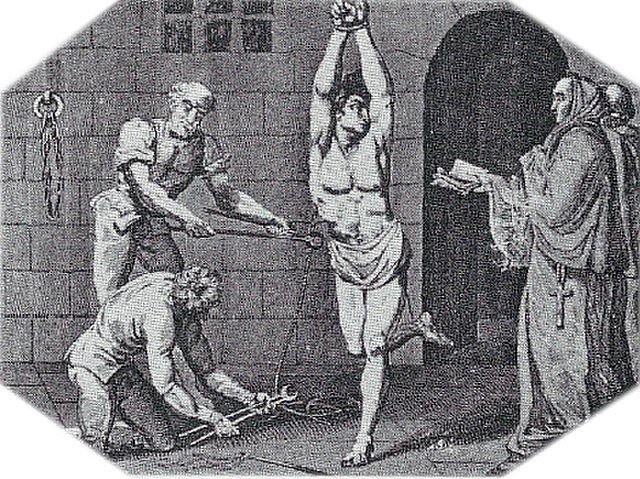 Lept zobrazující inkviziční mučení. Titulek zní: „Dva staří kněží předvádějí použití mučení pod dohledem inkvizice.“