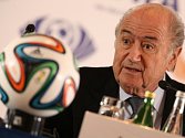 Přidělit MS 2022 Kataru? Ano, byla to chyba, uznal šéf světového fotbalu Sepp Blatter.