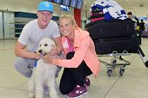Hokejista Tampy Ondřej Palát s přítelkyní a psem Snowy.