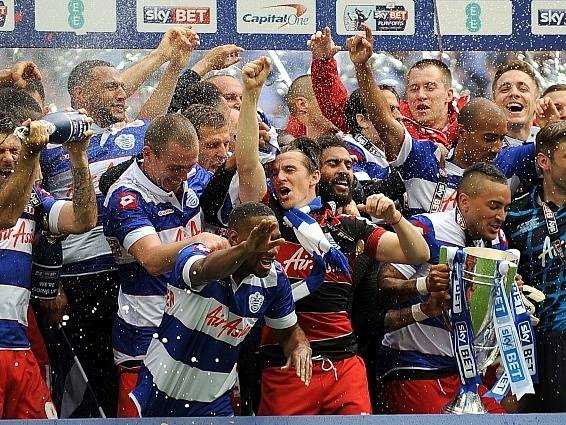 Queens Park Rangers slaví návrat do Premier League