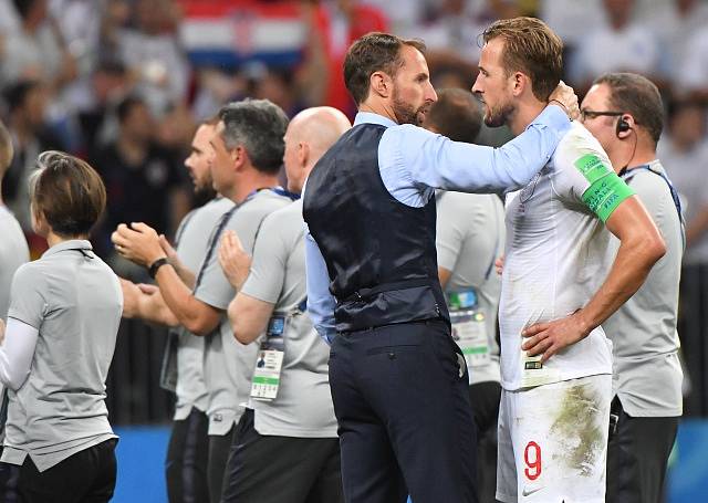 Zklamaní fotbalisté Anglie po nezdaru v semifinále mistrovství světa.
