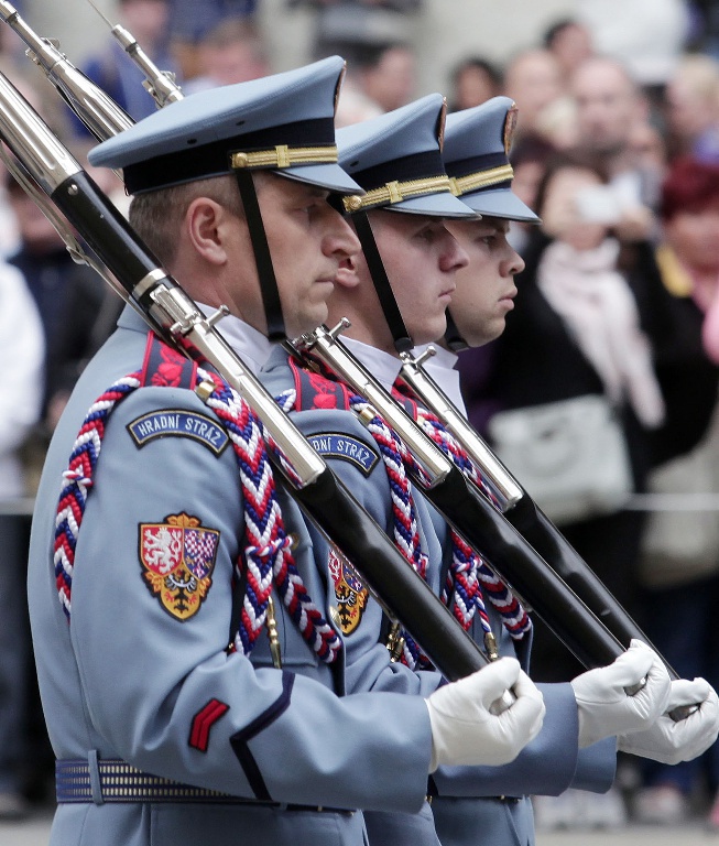Hradní stráž: dřina v parádní uniformě - Pražský deník