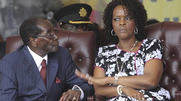 Grace Mugabeová a Robert Mugabe