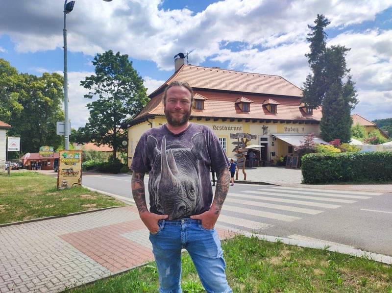 Petr Neuman provozuje na Plzeňsku knížecí pivovar, restauraci, kulturní dům, ale také oblíbenou zoo