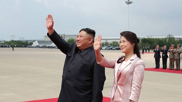 Severokorejský prezident Kim Čong-un s manželkou Ri Sol-ču