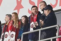 Pavel Tykač s Jaroslavem Tvrdíkem na tribuně stadionu fotbalové Slavie Praha
