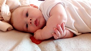 S bezplenkovou metodou lze sice začít už v porodnici, ale vyzkoušet ji můžete i u větších kojenců.