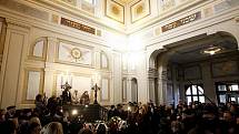 Společnost Franze Kafky pořádala 1. března v Praze na Novém židovském hřbitově setkání přátel a příznivců zemřelého spisovatele Arnošta Lustiga u rodinného hrobu.