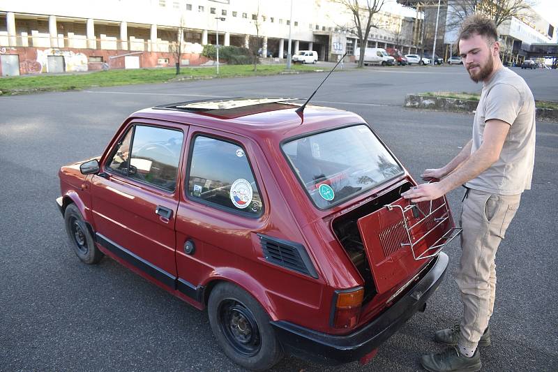 Chlazení se vylepšuje také odklopením zadního víka