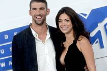 Michael Phelps s Nicole Johnsonovou.