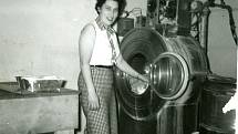 Myšlenka levných veřejných prádelen, přisuzovaná Al Caponemu, se v USA uchytila a stala se z ní tradice. V 50. letech 20. století se objevily první prádelny na mince. Na snímku veřejná prádelna Goodwill ze západního pobřeží Newfoundlandu v Stephenville
