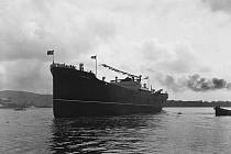Nákladní loď Sinfra, která se po útoku spojeneckých bombardérů potopila v říjnu 1943 u řeckého pobřeží, se původně jmenovala Fernglen. Postavena byla v roce 1929, původně sloužila jako civilní nákladní plavidlo