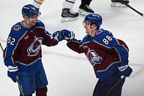 Martin Nečas (vpravo) zazářil v dresu Colorada čtyřmi body