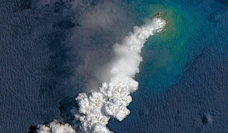 Erupce podmořského vulkánu nedaleko souostroví Tonga v Tichomoří