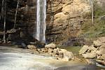Za normálních okolností představují vodopády Toccoa Falls příjemné výletní místo, při katastrofě však znásobily ničivou sílu vodního přívalu