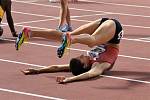 Zuzana Hejnová v semifinálovém běhu na 400 metrů překážek na MS v Dauhá