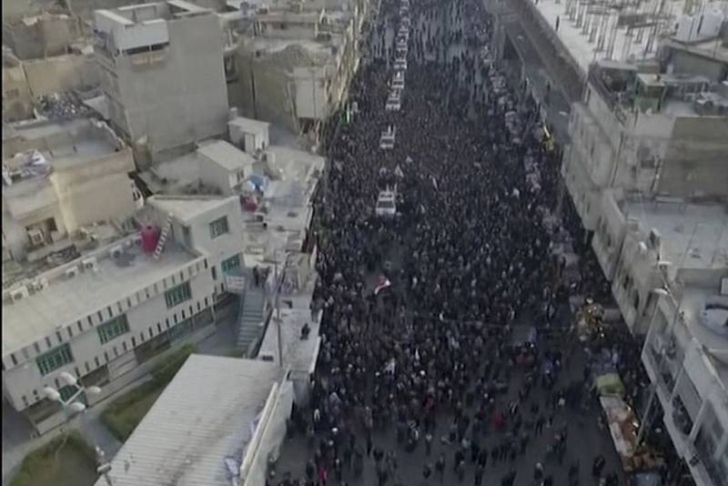 Pohřbu Kásema Solejmáního se zúčastnily statisíce až miliony lidí