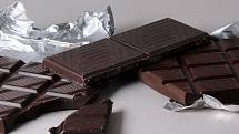 Hořká čokoláda je při menstruaci povoleným mlsáním.