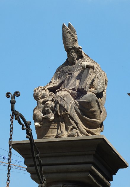  Socha svatého Mikuláše na St-Nicolaasplaats v Antverpách. Socha byla postavena v roce 1707