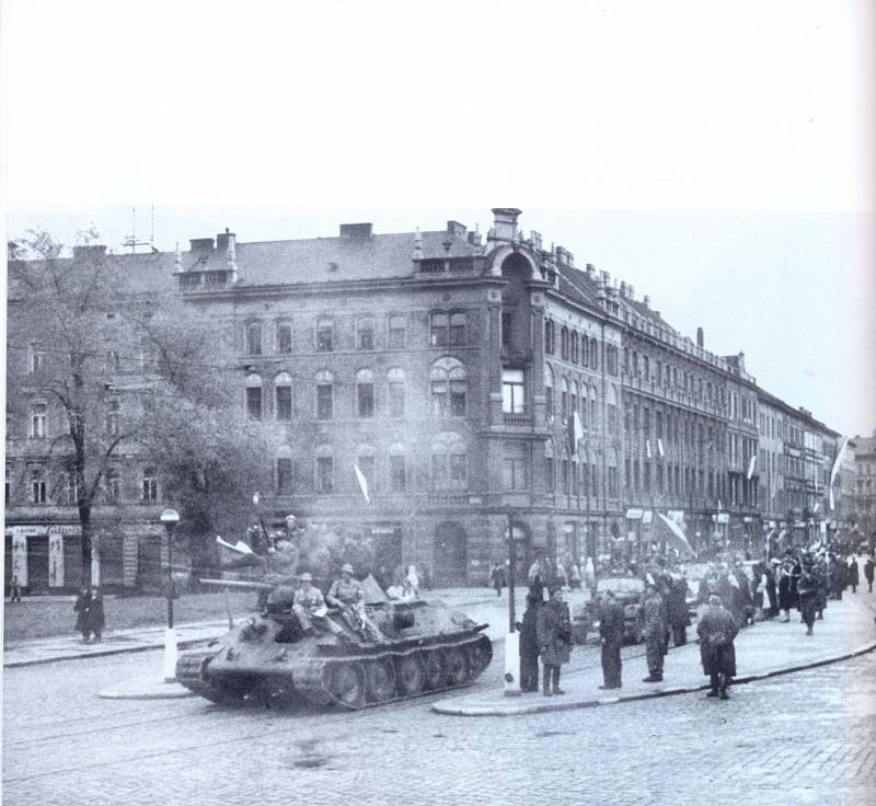 Pražské povstání, Kinského náměstí