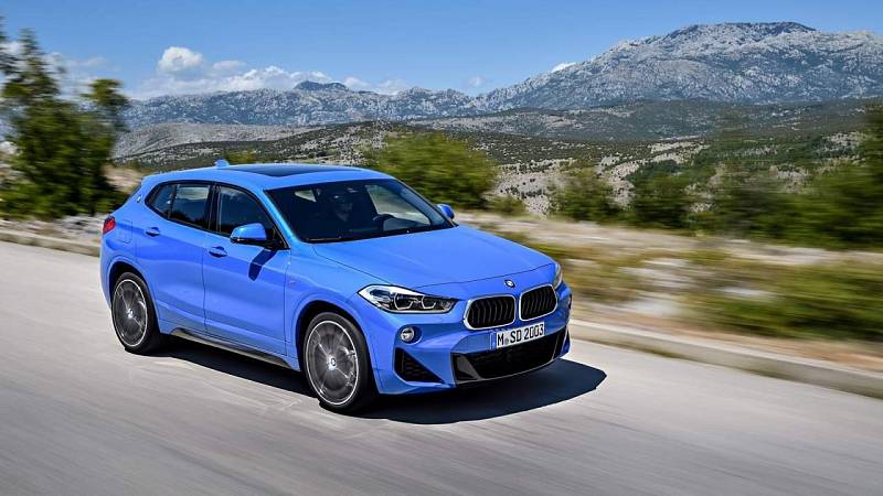 BMW X2.