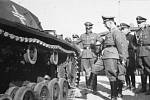 Heinrich Himler při inspekci 1. esesácké tankové divize Leibstandarte SS Adolf Hitler, která dobývala také Taganrog