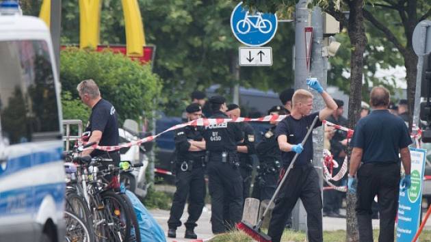 Mladík v Mnichově zabil devět lidí, několik desítek jich zranil