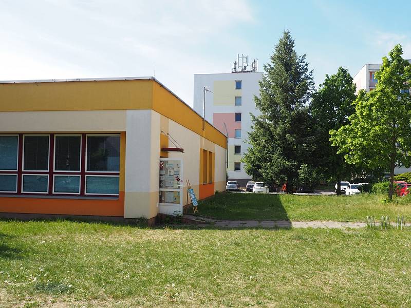 Jeden ze dvou klubů nízkoprahové centra Modrý pomeranč najdeme uprostřed sídliště Moravské předměstí v Hradci Králové
