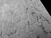 NASA zveřejnila unikátní snímky ledových plání na povrchu Pluta¨.