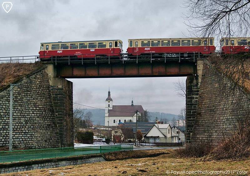 Na léta osiřelou trať z Bruntálu do Malé Morávky v Jeseníkách se vrací osobní vlaky.