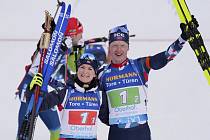Mistrovství světa v biatlonu 2023 v Oberhofu, štafeta smíšených dvojic. Na snímku zlatí norové Marte Olsbuová Roiselandová a Johannes Thingnes Boe v Německu 16. února 2023.
