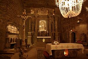 Oltář podzemní kaple sv. Kingy.