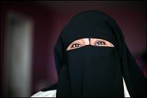 Švýcarský kanton Glarus je proti zákazu zahalování tváří, které praktikují muslimské ženy.