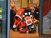 V Polsku pobodal muž v nákupním centru osm lidí.