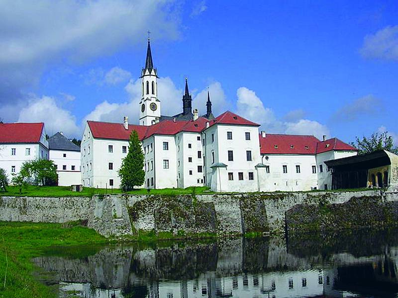 Ve Vyšším Brodě je jediný fungující mužský cisterciánský klášter v České republice.