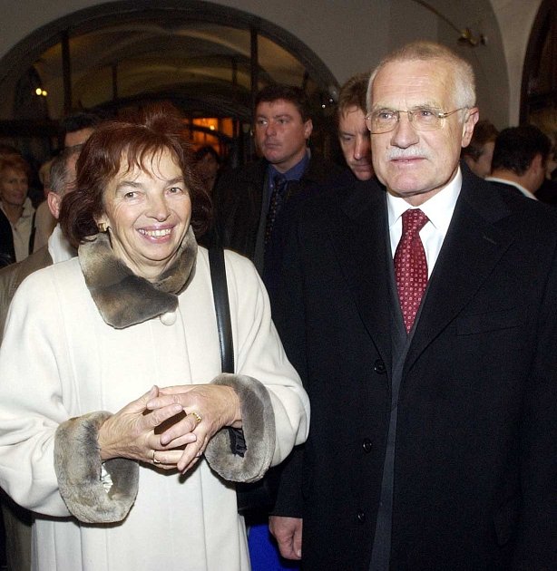 Václav Klaus s manželkou Livií na muzikálu, rok 2003.