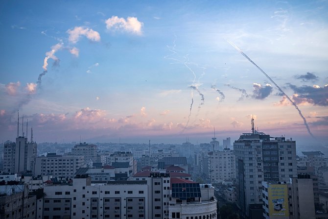 Rakety odpálené z Pásma Gazy mířící na Izrael, říjen 2023